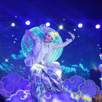 kuushinelm's tweet photo. 【私のすきなもの・介護職・女・ミャンマー出身】
踊ることが大好きで、日本に来る前は地元の演劇団に所属して、ボランティアで各地で踊りを披露していました。ミャンマーの演劇は舞踏です。伝統演劇は一晩中踊るのが特徴です。男性が女性役を演じることもあります。
#介護のお仕事 https://t.co/ZW9E1SzNqv