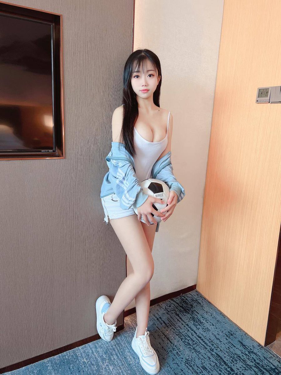 MyCodeCentral's tweet photo. 散了，我说的不是云。
#福建  #龙岩  #白领 #少妇 
大号👉@BlueTileProject https://t.co/Yk0fmb3VS7