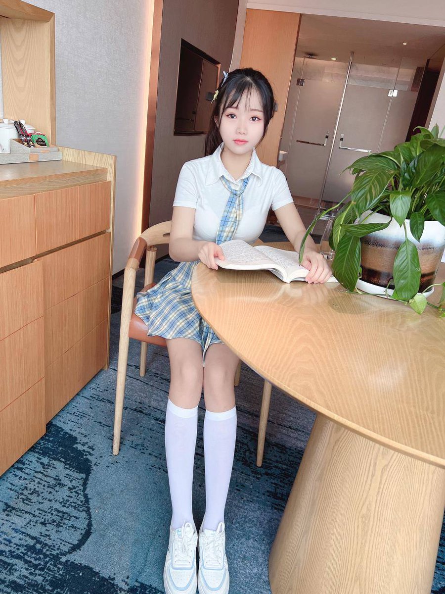 MyCodeCentral's tweet photo. 散了，我说的不是云。
#福建  #龙岩  #白领 #少妇 
大号👉@BlueTileProject https://t.co/Yk0fmb3VS7