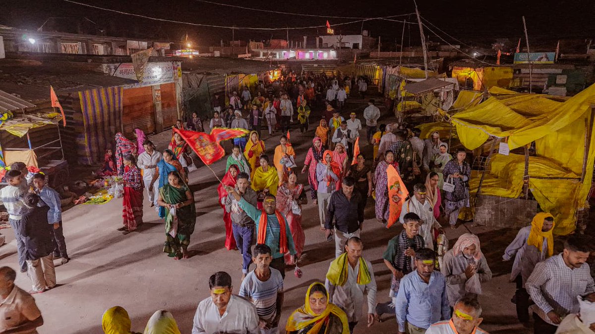 bageshwardham's tweet photo. सिद्धपीठ बागेश्वर धाम में 10-03-2026, मंगलवार की महापेशी के अवसर पर भक्तों का जनसैलाब उमड़ा...
#bageshwardhamsarkar #Bageshwardham #balaji #bageshwardhambhakti #gramgadha #chhatarpur https://t.co/7hKGoT0PNV