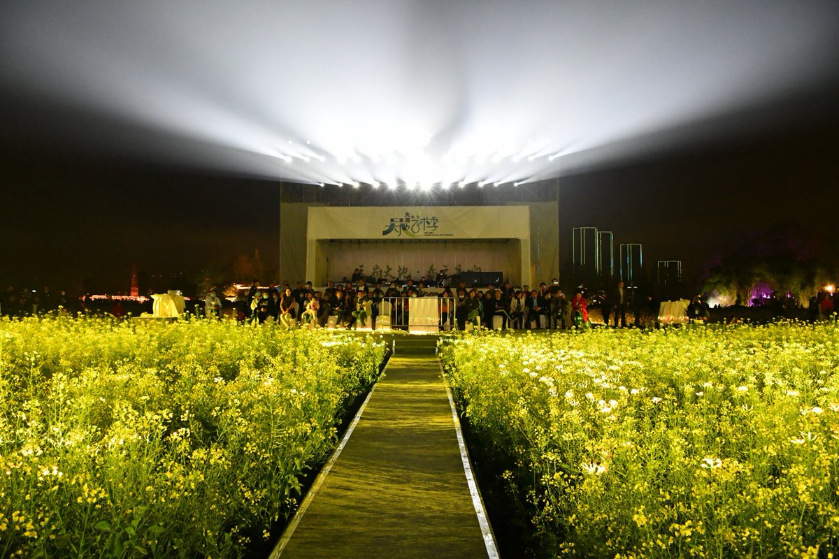 財経真相. tweet media