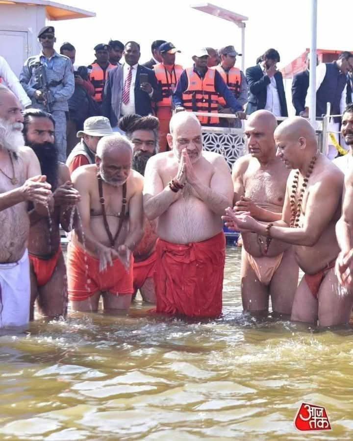 SilpiTivari's tweet photo. राज सत्ता के सामने जो नंगे खड़े हो गए, वो लोभी कौन कौन हैं देखिए।

मंडल, महा मंडल पदवियों को कौन कौन अखाड़ों में बेचते हैं?
अश्विनी व्यभिचारी के मित्र कौन कौन हैं?
हिजड़ों को राजा सन्यासी तथा बॉलीवुड भांडों को गुरु कौन बना रहा है?
ऐसे घिनौने धूर्त चरित्रों को सार्वजनिक करना, समस्त हिंदू प्रेमियों का धर्म है।