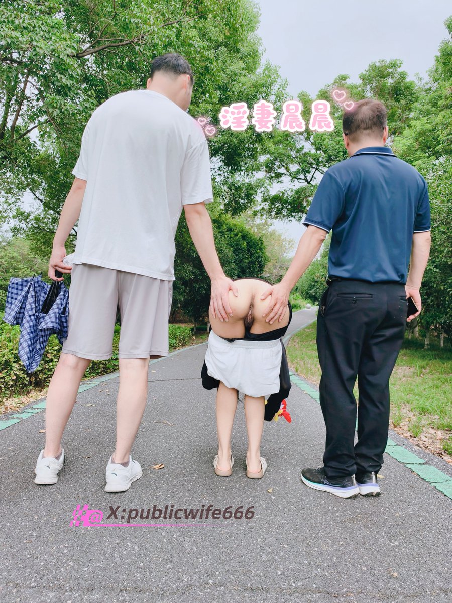 publicwife666's tweet photo. 景区弯个腰的功夫，就被摸了大屁股

@luchu888
@ypzs888 https://t.co/iU9vptZPOj