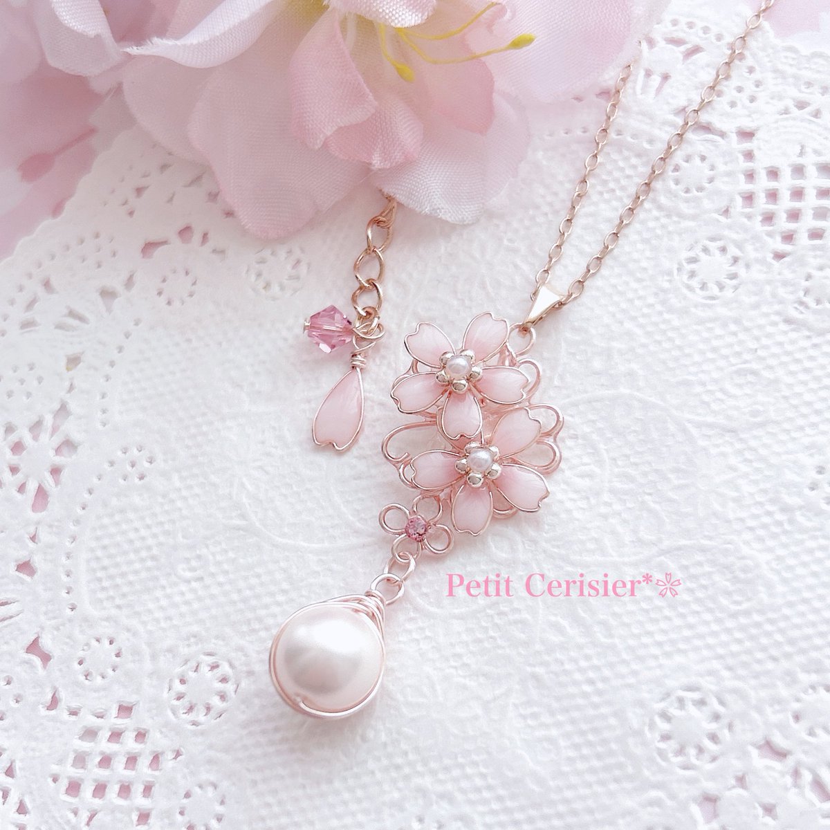 ꫛꫀꪝ✧‧˚･❀.｡.:*・ﾟ
sakura fleur
桜のペンダント🌸*･
⁡
春の定番、桜のペンダントができました☺️✨️
久しぶりのペンダント制作は楽しかったです🤭
⁡
 #桜