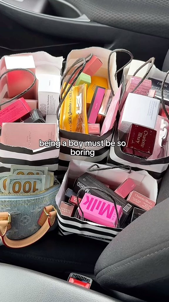 ~auline~ tweet media