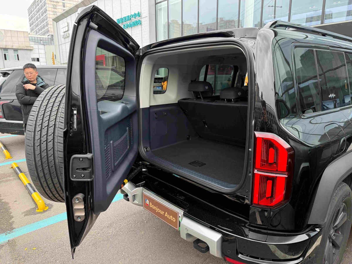 BonjourAuto's tweet photo. #UsedCar #CarFromChina #BonJourAuto #ImportFromChina #UsedCarChina
📷BYD Leopard 5. It comes with a powerful 1.5T dual-motor PHEV system, delivering 687 hp and 760 Nm of torque, with 0–100 km/h in just 4.8 seconds. Equipped with three differential locks, excellent off-road angles https://t.co/mwx61B9lDv