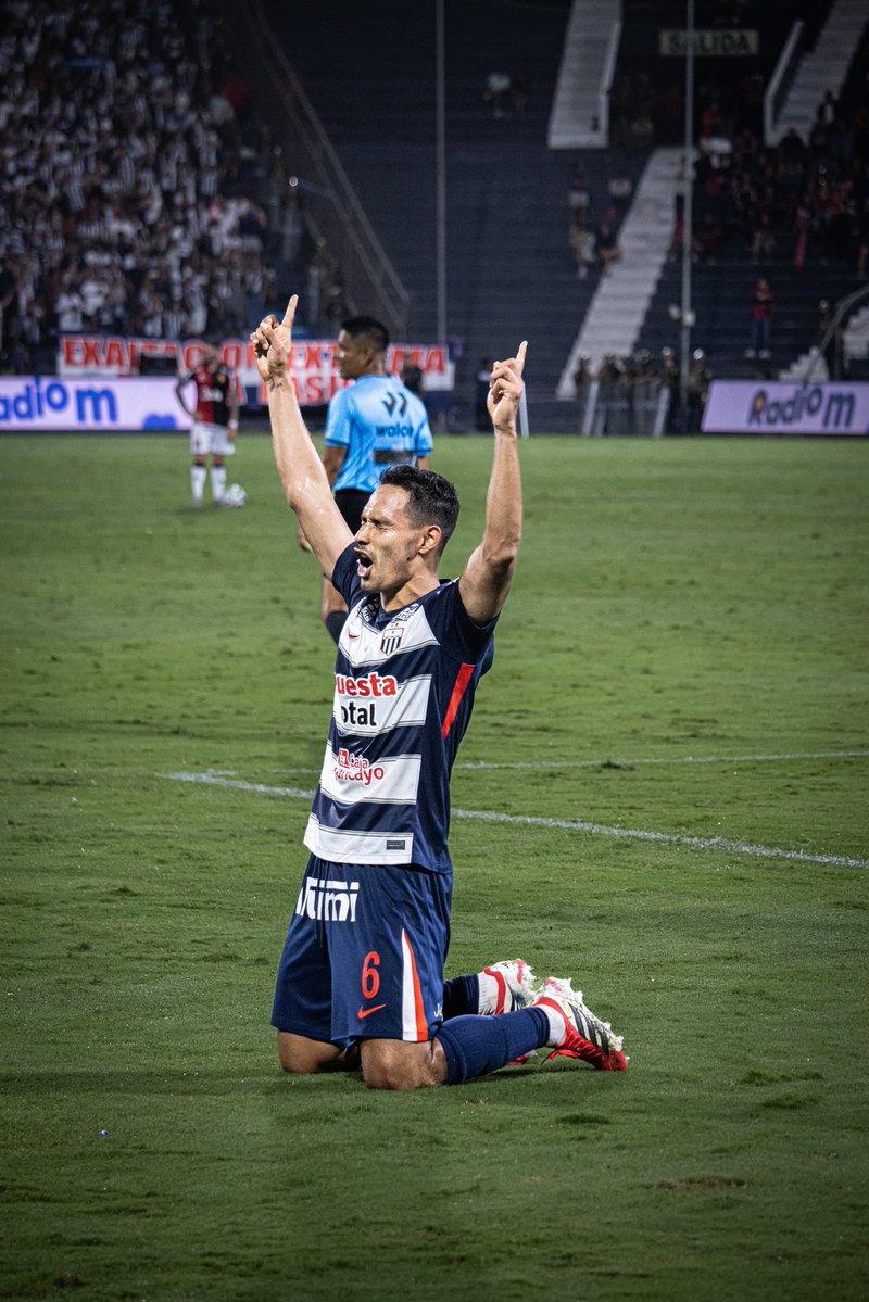 OutOfALContext 1901 tweet media