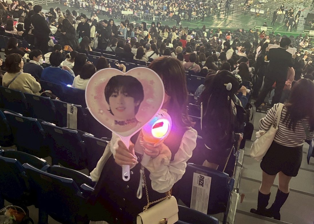 𝖼𝗁⟡ tweet media