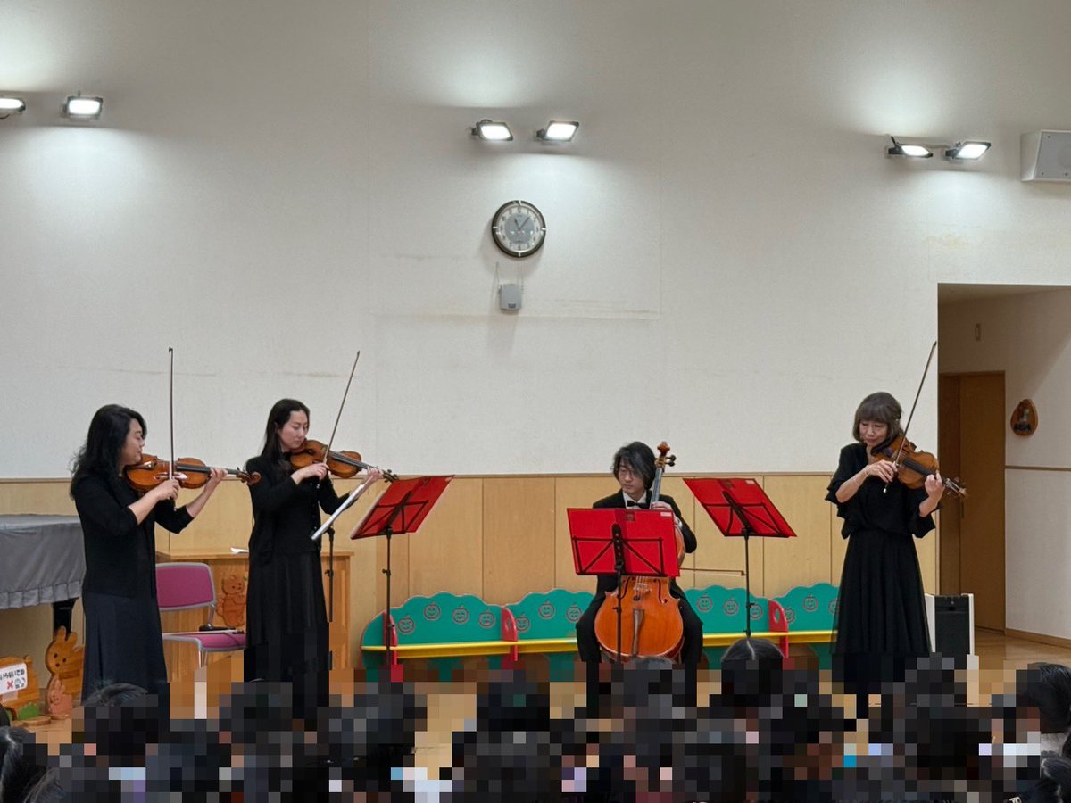 保育園と高齢者施設での訪問演奏🎻
今朝は雪が降りとても寒い日でしたが、午前は園児さんのハツラツとした歌声に元気を、午後はお客様達の温かい気持ちに触れて、穏やかな時間を過ごすことができました♪

またこちらで演奏させてもらえるよう、今後の活動も頑張ります🔥
#東室
#東京室内管弦楽団