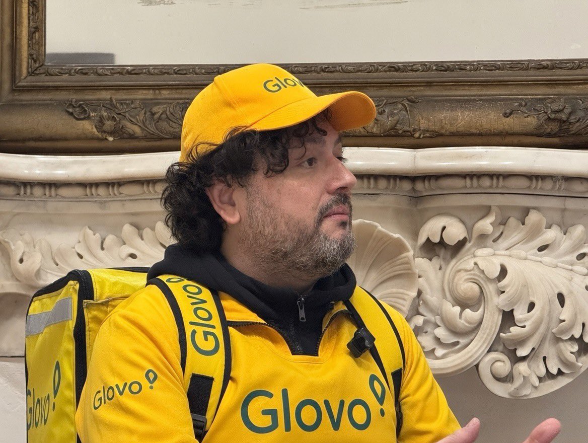 L’actiu <a href="/Bonet/">bonet</a> (ens agrada això de “rider literari”) ha passar una nit mogudeta a Cal Tarat. Esperem que quan desperti us en faci la crònica. De la visita que ha rebut. Escriure, encara que sigui ajuntant lletres, forma part de la teràpia que el farà un millor evangelista de