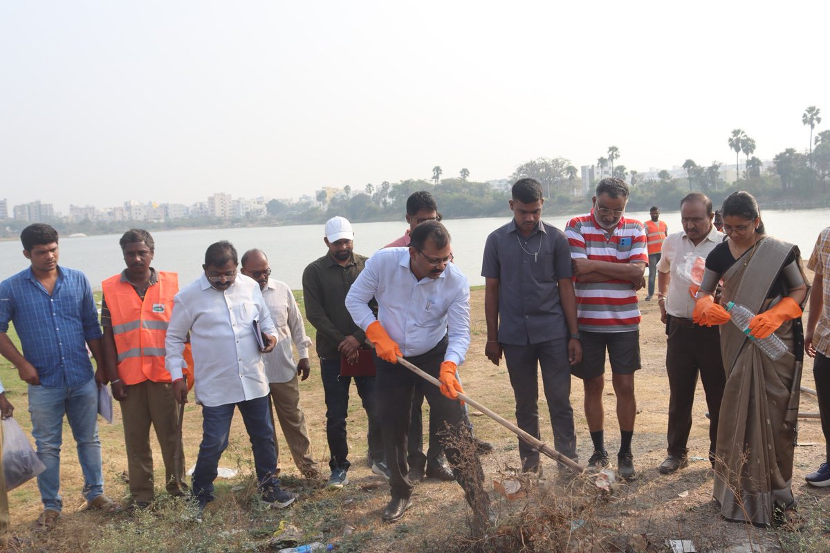 MCMalkajgiri's tweet photo. As part of the 99 Days Action Plan | Praja Palana – Pragati Pranalika

Week 1 | Day 5

The #Malkajgiri Municipal Commissioner visited Kapra Lake to inspect the sanitation and cleaning works being carried out in the lake premises and surrounding areas.

During the inspection, the MMC Commissioner reviewed the overall cleanliness conditions and interacted with the sanitation staff to understand the ground-level operations. He enquired about the cleaning equipment, waste collection process, and maintenance activities being undertaken to maintain the lake environment.

To gain first-hand insight into the sanitation work, the Commissioner also joined the sanitation workers in the cleaning activity, appreciating their efforts and dedication in maintaining public spaces.

The surrounding areas of the lake were thoroughly inspected, and the concerned officials were instructed to ensure regular cleaning, proper waste management, and strict monitoring to prevent dumping of garbage around the lake premises.

Officials were further directed to maintain the lake environment clean, hygienic, and eco-friendly, while strengthening sanitation measures to preserve the lake and its surroundings for the benefit of the public.

#99DaysActionPlan #CleanMalkajgiri #KapraLake #SwachhCity #SanitationDrive #CleanAndGreen #WasteManagement #UrbanDevelopment #TelanganaRising #MunicipalAdministration #PublicService #CleanCityMission