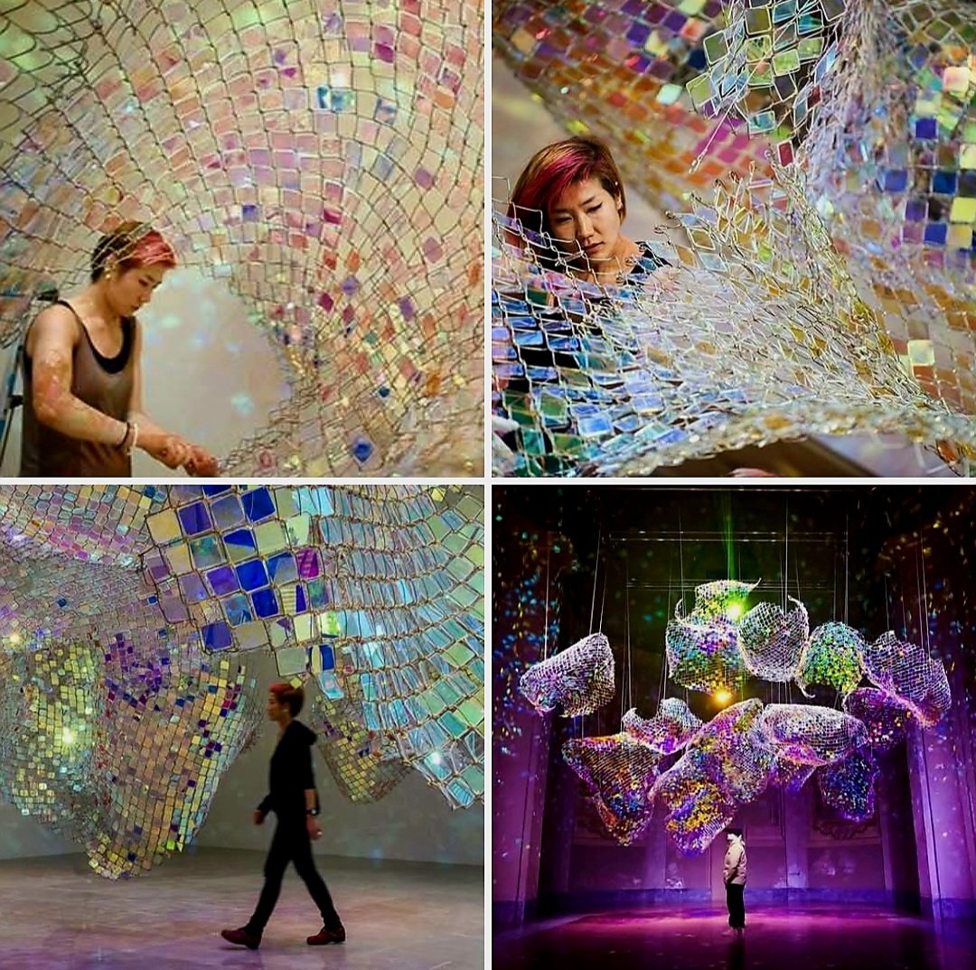 womensart1's tweet photo. “Unwoven Light” by Korean artist Soo Sunny Park, sculptural installations using glass, wire and light #WomensArt #GlassArtWeek https://t.co/0HLXFpl0pc