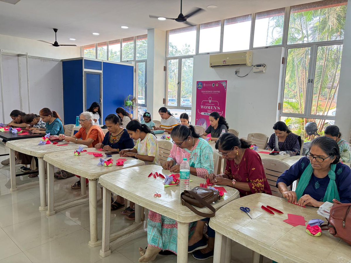 ncsmgoi's tweet image. 🌸 On the occasion of #InternationalWomensDay2026, @GSCPGoa, a unit of @ncsmgoi, @MinOfCultureGoI, hosted an interactive knowledge challenge and a creative craft session for girls and women. ✨

#WomenInSTEM #CreativeLearning #NCSM
