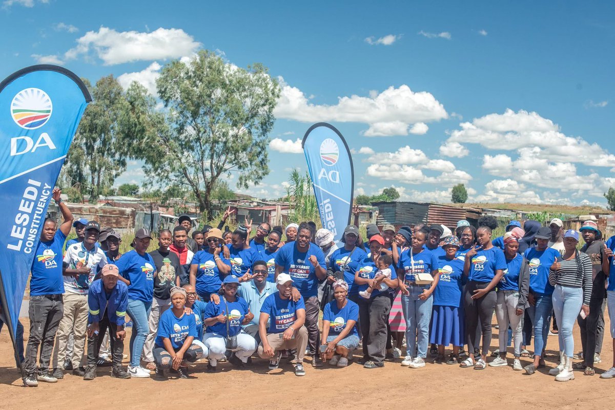 MoketeForLesedi's tweet photo. KwaZenzele’s youth didn’t hold back and we were there to listen. ✊
At the Lesedi Youth Imbizo, young people spoke about jobs, opportunities, and the future they want for their community.

Their voices matter. Their future matters.

#KeNakoLesedi
#YouthVoices
#DAYouth #VoteDA https://t.co/Q0SQBZoNyp