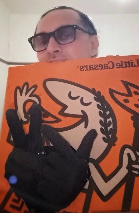Israel_Luengas's tweet photo. @littlecaesarsmx @vivelatino Tío Pizza Pizza, después de 25 Vives no puedo faltar al la edición 26. Si eh ido a todas la edición, soy parte del mobiliario del Vive. Eh pasado desde lluvias, fríos, calorones, Slam, llanto, risas y cientos de anécdotas con AMIGOS que ya son FAMILIA
Llévame al Vive Latino #26 https://t.co/c3jnjWE40W