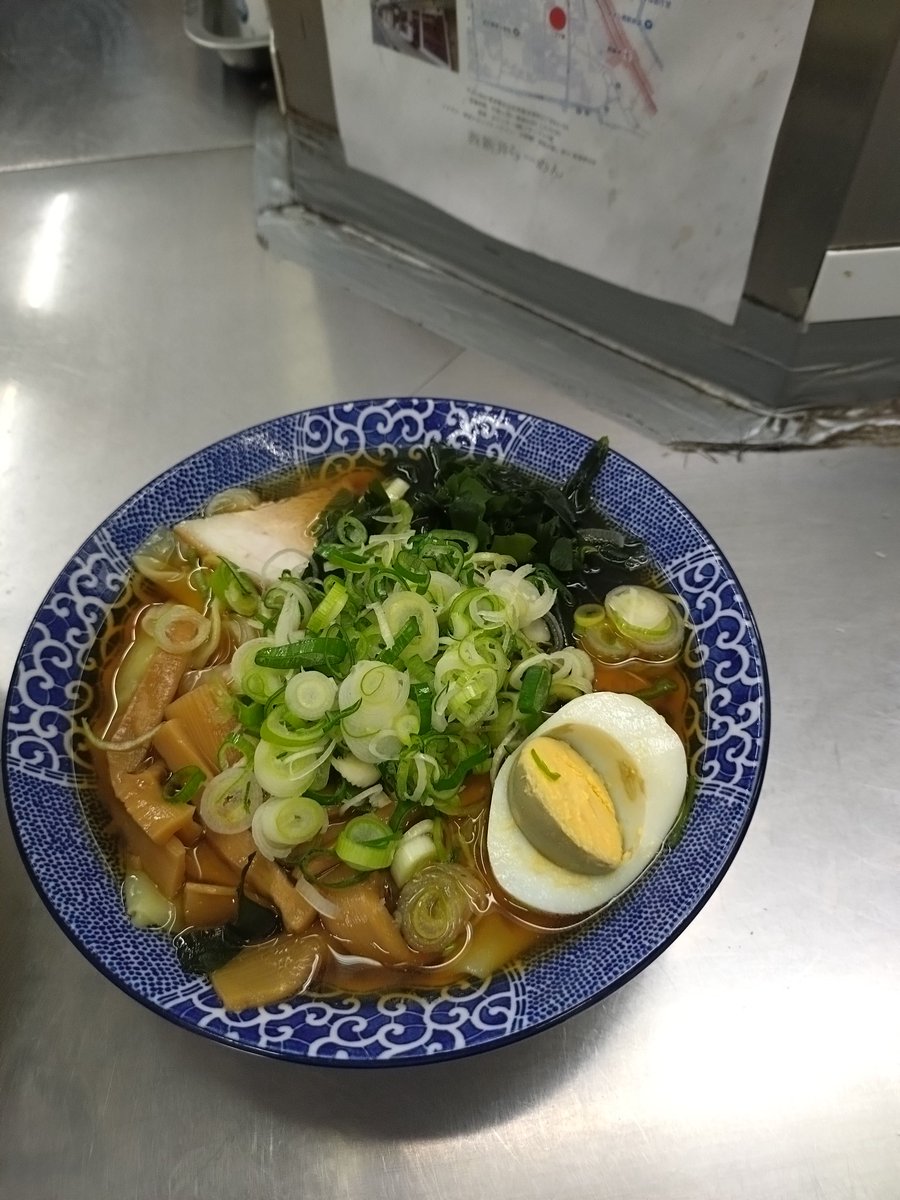 wizard_you's tweet photo. この場所で食べるのも最後かなぁ〜
長い間、お疲れ様でした♪
#学生時代の懐かしい味 https://t.co/cZEYvHo2He