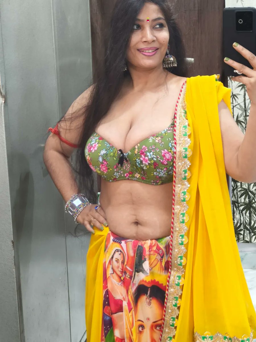 Aaryan_Jii's tweet photo. Why boys are more interested in Aunties. https://t.co/y9f34sLzaZ