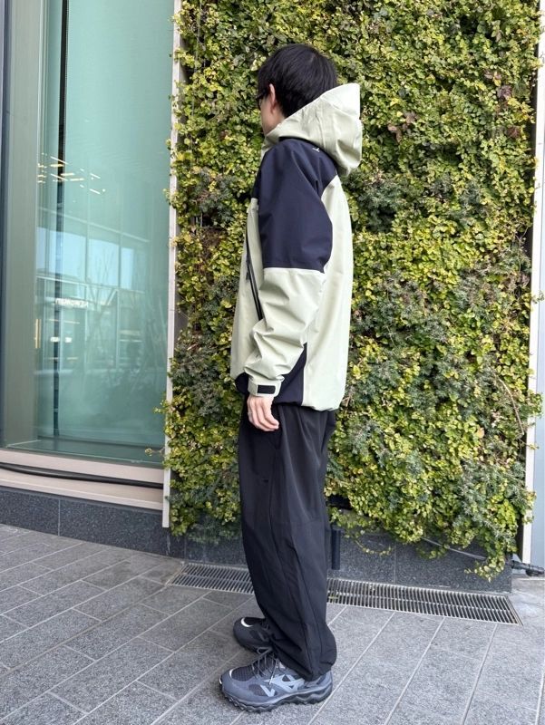 ＼スタッフのおすすめ！／
GORE-TEXフィールドシェルジャケット！
防水、防風、防寒の万能アイテム。
雨の日は蒸れにくいため天候に左右されず快適です。
裾口にはドローコード付き。気分に応じてシルエットの変化が楽しめます！

jpn.mizuno.com/ec/disp/snap-d…

#スタッフスナップ