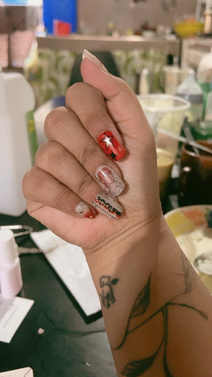 kimdyoongin's tweet photo. concert nails 💅 #cheolhao https://t.co/7IyoXY43lt