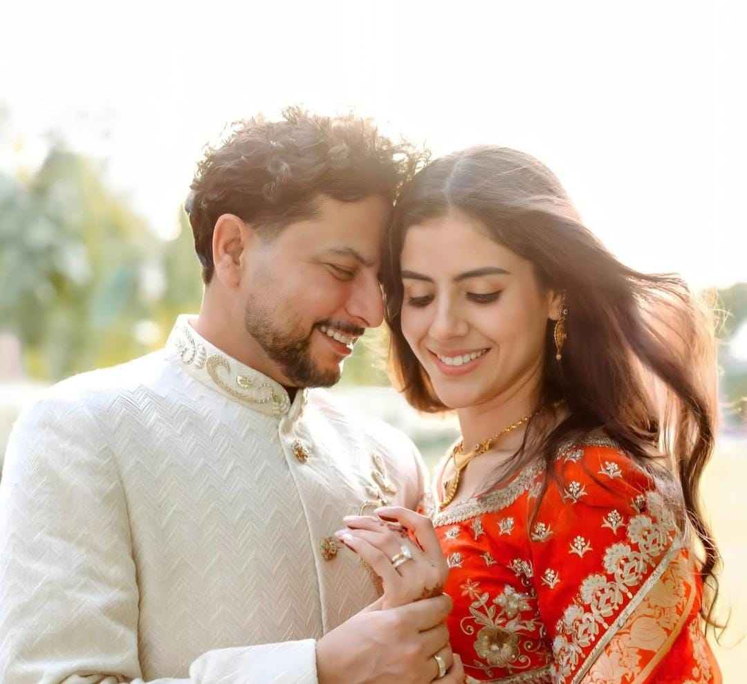 भारतीय गेंदबाज कुलदीप यादव अपनी बचपन की दोस्त वंशिका के साथ शादी करने जा रहे हैं।

कुलदीप और वंशिका की शादी 14 मार्च को उत्तराखंड के मसूरी में होनी प्रस्तावित है।

जिसके 3 दिन बाद यानि 17 मार्च को लखनऊ में रिसेप्शन पार्टी होनी है।

आपको बता दूं कि

4 जून 2025 को वंशिका और कुलदीप
