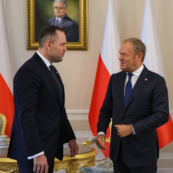 FAST INFO tweet media