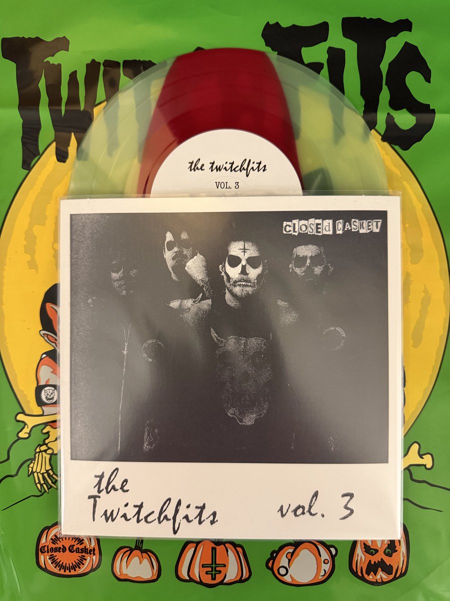 WhoIsLM's tweet photo. @twtchngtongues @closedcasketact are 3 for 3 on these TWITCHFITS releases. These covers sound great and the extras included are unreal. https://t.co/yP6zMKjSh3
