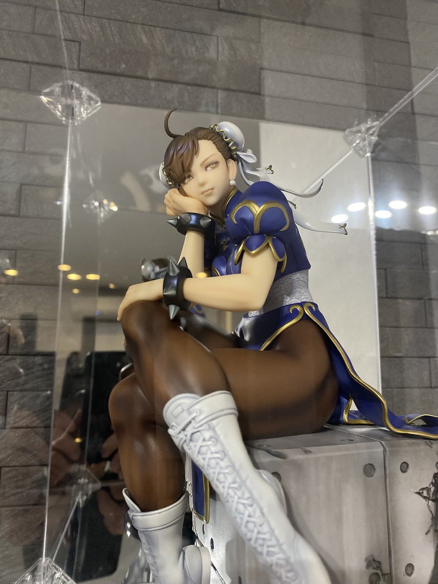 OboroYuzu's tweet photo. 春麗再販と聞いたので！
このフィギュアは絶対買いです！😆
顔が超美人だし、この脚の美しさはもう最高です！
ストII好きなら絶対後悔しません！😁👍 https://t.co/7PRqC3taBF