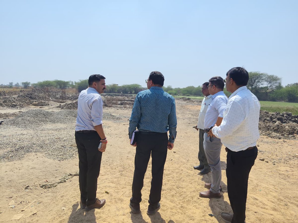 dp_amdavad's tweet photo. આજ તા. ૧૦-૦૩-૨૦૨૬ ના રોજ અત્રેના જિલ્લાના બાવળા તાલુકાની શિયાળ ગ્રામ પંચાયતની મુલાકાત લેવામાં આવી, મુલાકાત દરમિયાન આદિમજૂથ હેઠળ મંજૂર થયેલ વિકાસ કાર્યોની સમીક્ષા કરવામાં આવી. તેમજ પ્રાથમિક આરોગ્ય કેન્દ્ર (પી.એચ.સી.), આંગણવાડી કેન્દ્ર અને સબ સેન્ટરની મુલાકાત લઇ કામગીરીનું નિરીક્ષણ કરવામાં આવ્યું. ઉપરાંત કમ્યુનિટી હોલના સ્થળનું નિરીક્ષણ તથા નવીન શાળાની ચાલી રહેલી કામગીરીની સમીક્ષા કરવામાં આવી તથા ગામમાં સાફ-સફાઈ રહે તે માટે જરૂરી સુચના આપી ઉપરાંત વેરા-વસુલાત સમયસર થાય તે માટે જરૂરી માર્ગદર્શન આપ્યું. 
@CMOGuj @infoahdgog @InfoGujarat @mopr_goi @GujPRHDept @GujDCoffice