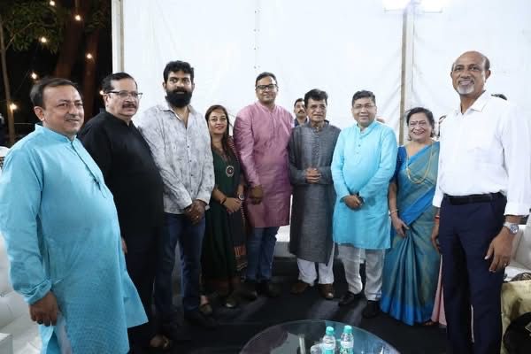 Anishjofficial's tweet image. दिनांक २६ ऑक्टोंबर रोजी भाजपा नेते व माजी खासदार श्री. किरीट सोमैयाजी व श्री. नील सोमैयाजी यांच्या नीलम नगर निवास्थानी आयोजित दिवाळी स्नेह-संमेलनात आमदार श्री. मिहिर भाई कोटेचा यांच्या सोबत शामिल झालो. 
 #diwali2025  #kiritsomaiya #neilsomaiya #bjp #NarendraModi  #mihirkotecha