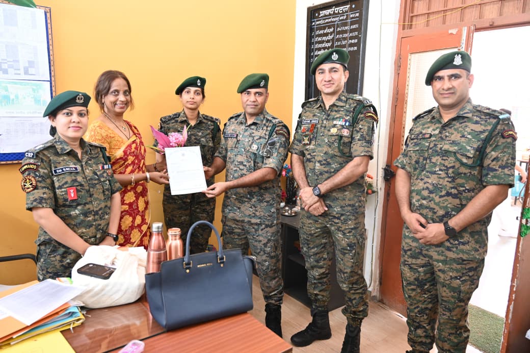 208CoBRA_CRPF's tweet photo. 208 कोबरा वाहिनी ने 87वें केन्द्रीय रिज़र्व पुलिस बल दिवस के अवसर पर दो स्थानों—यूनिट हॉस्पिटल (208 कोबरा) और स्वर्गीय दिलीप भटेरे शासकीय कला-विज्ञान महाविद्यालय, किरनापुर में निःशुल्क चिकित्सा शिविर व रक्तदान शिविर का आयोजन किया। https://t.co/HMAwLr5yUi