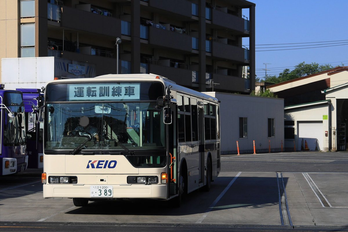 07MC_RM510's tweet photo. 2026.3
京王電鉄バス八王子営業所
C30701(PJ-MP37JK / 運転訓練車) 除籍

扁平が消滅し、���ーカー付も遂に2桁切り。
後継も京王バス籍とはならなかったようで。 https://t.co/owpAZ2Zqpx