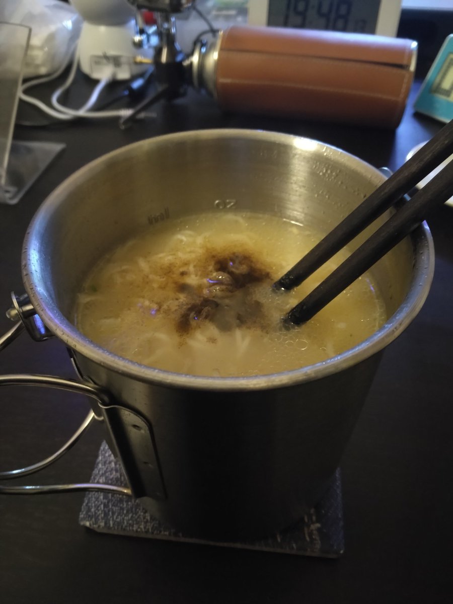 Joker_zero1991's tweet photo. イソスタソトラーメソを、
カップ麺みたいな雰囲気で食べる☺

#晩御飯 https://t.co/JGTmI92USi