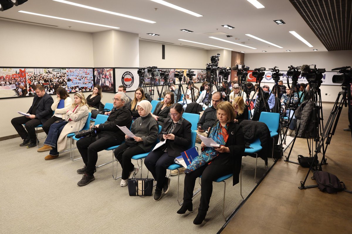 ARA TATİL UYGULAMASINA YÖNELİK SAHA ARAŞTIRMAMIZIN SONUÇLARINI AÇIKLADIK

Genel Başkanımız Ali Yalçın, ara tatillerin sahadaki yansımalarını ve paydaşlar üzerindeki etkilerini ve uygulama süreçlerini değerlendirmek amacıyla Türkiye’nin 81 ilinde yürüttüğümüz saha araştırmamızın