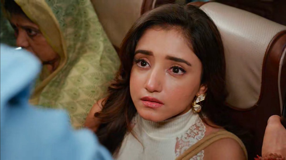 mannatkichabi's tweet photo. even after everything he still followed her to the bus just because he knew she could be in danger #doduniyaekdil https://t.co/ZAr02WAvX2