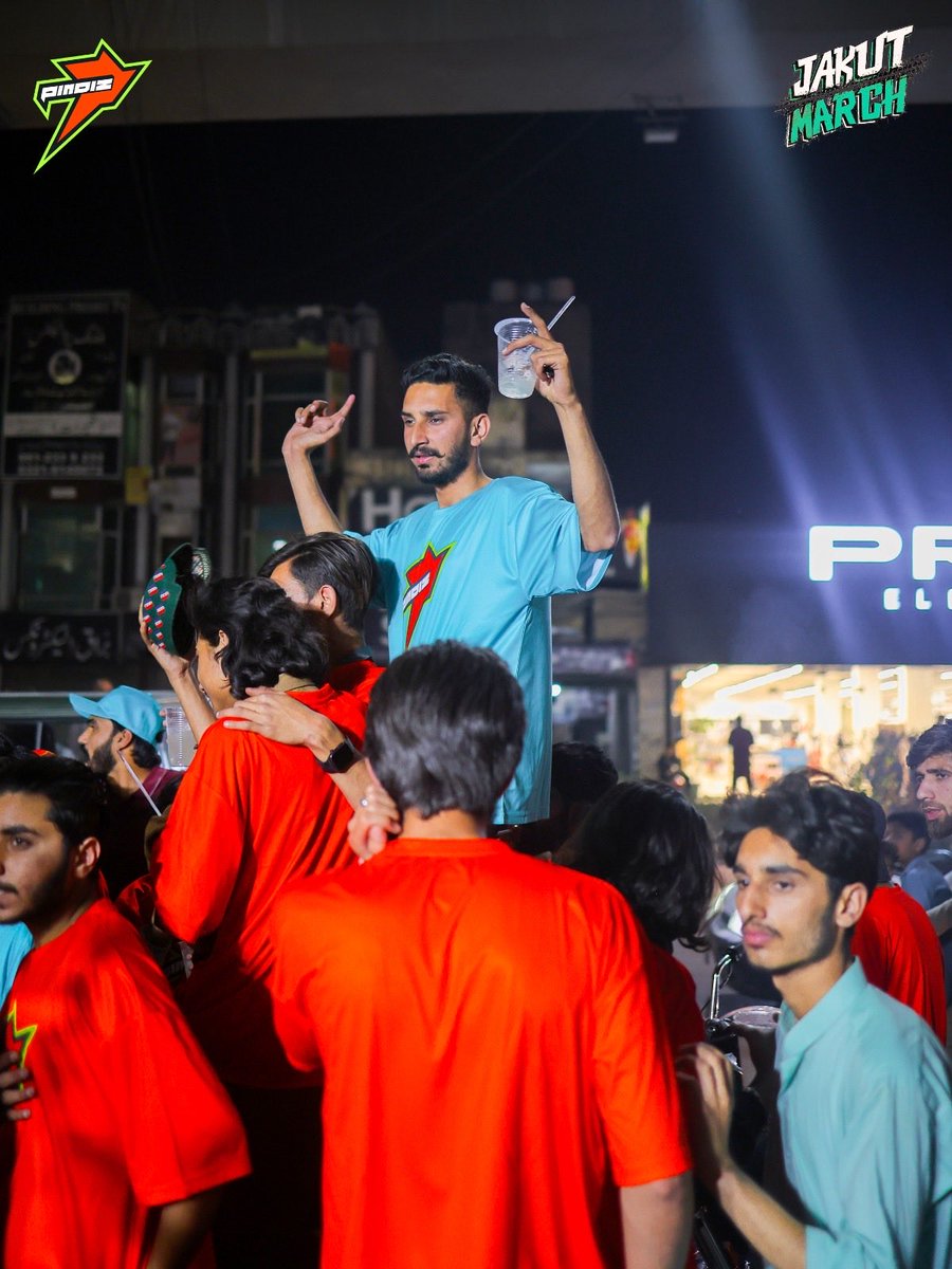 thepindiz's tweet photo. We hit the streets, grabbed the local soda, and Pindi showed up in numbers 🔥

This is the Pindiz
Pure local energy.
Pure Pindi style. 👊

#WeArePindi #JakutMarch #HBLPSL11 https://t.co/1laCpCF8N8