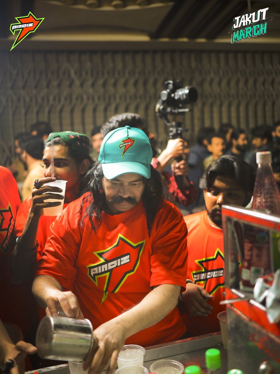 thepindiz's tweet photo. We hit the streets, grabbed the local soda, and Pindi showed up in numbers 🔥

This is the Pindiz
Pure local energy.
Pure Pindi style. 👊

#WeArePindi #JakutMarch #HBLPSL11 https://t.co/1laCpCF8N8