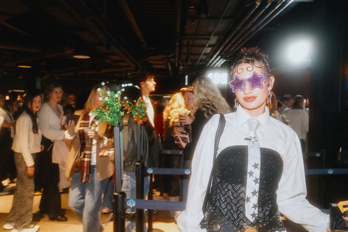 harries on tour tweet media