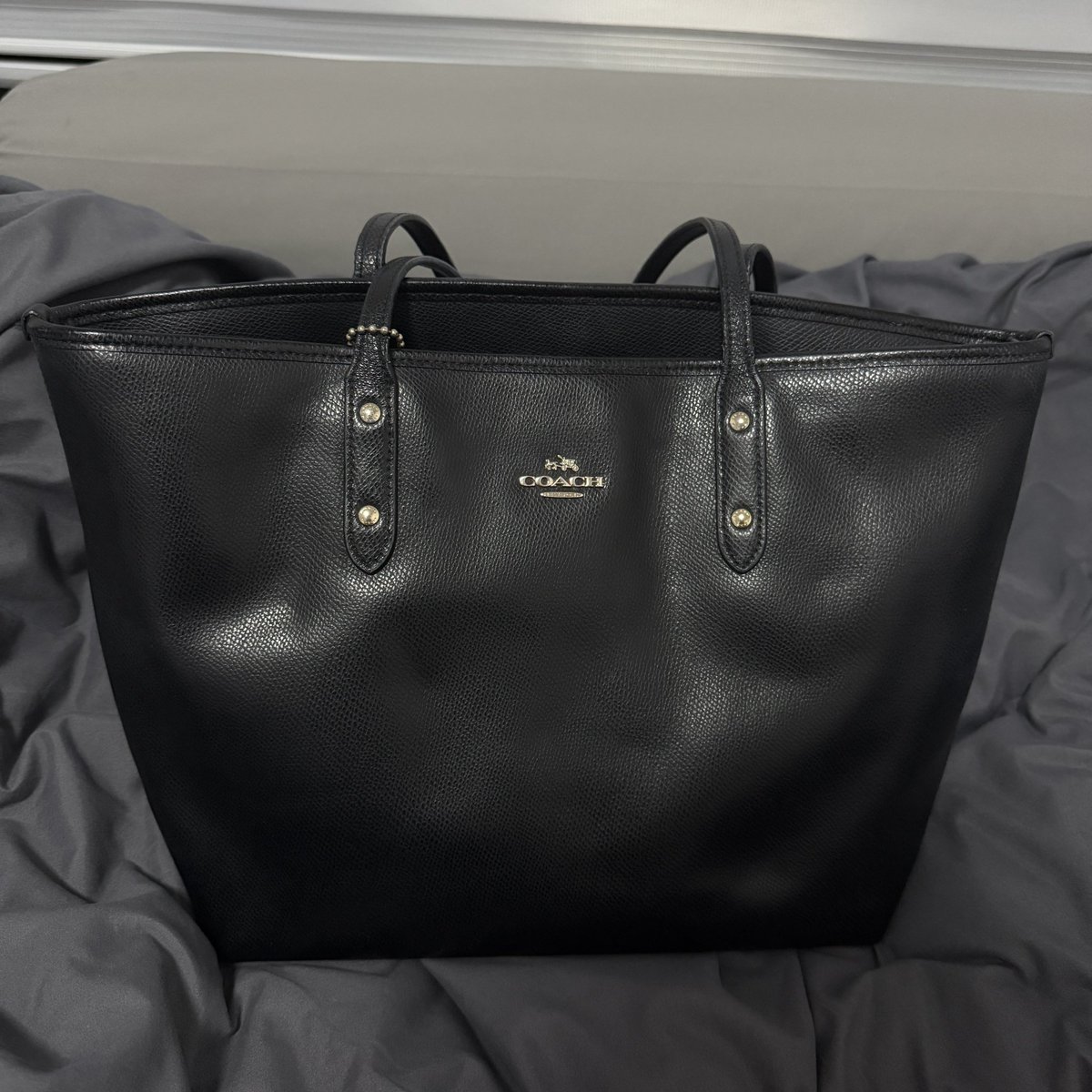 jullajeebkms's tweet photo. ส่งต่อ coach 16 นิ้ว สีดำสภาพดี ทรงสวยสายดี ตามการใช้งานค่ะ พตได้ 1450 รวมส่งคับ พร้อมโอนลดได้ นัดรับได้ตาม bts/mrt
#ส่งต่อCoach #ส่งต่อlongchamp #longchampมือสอง #longchampแท้มือสอง #กระเป๋าCoach #ส่งต่อกระเป๋า #ส่งต่อกระเป๋าแบรนด์เนม #ส่งต่อกระเป๋ามือ2 #coachมือสอง #coachส่งต่อ https://t.co/mLwhqRGY24