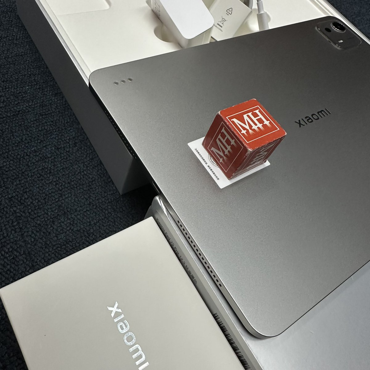 mobilehardwareO's tweet photo. Xiaomi Pad 7S Pro
their new chipset Xring O1 (2nd to use*)
12.5 inch display
10610mAh battery capacity (reversed 7.5W)

Titanium Silver in colour with the aluminum body, feels like 💻

𝘄𝘄𝘄.𝗺𝗼𝗯𝗶𝗹𝗲𝗵𝗮𝗿𝗱𝘄𝗮𝗿𝗲.𝘀𝗴

#mobilehardwareofficial

#XiaomiPad7SPro #xiaomi #sg https://t.co/vrlorW4Ksa