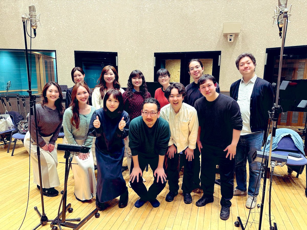 manamikiyota's tweet photo. 本日、私が初めてソロで担当させていただいた海外プロジェクトの録音、最終日でした！
Barzz〜鳥の吟遊詩人たち〜(@Barzz_chorus_) の皆さまに、素晴らしいコーラスを録音していただきました。
発売はまだ先になりますがお知らせできる日が今から楽しみです。
@キング関口台スタジオ（@sekiguchidaist ）