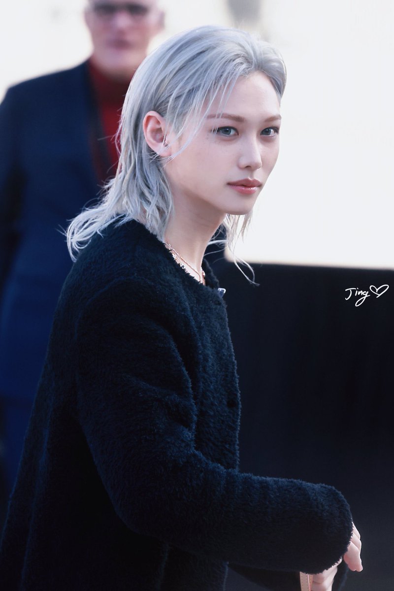 prettiest boy i've ever seen in my life

FELIX PFW LOUIS VUITTON FW26
#FELIXxLVFW26 #FELIX
<a href="/LouisVuitton/">Louis Vuitton</a>