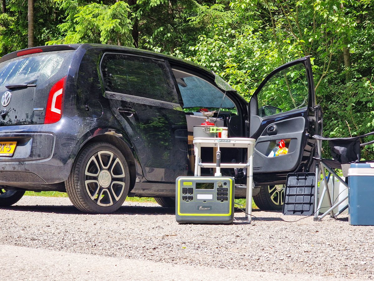 FossibotTech's tweet image. Weekend outage kit, camping basecamp, or vanlife setup—FOSSiBOT #F2400 delivers 2,048Wh capacity and 2,400W output, with up to 16-device charging and a 1.5-hour full recharge claim on the official page. Built with LiFePO4 and 4000+ cycles for long-term reliability. #PortablePower