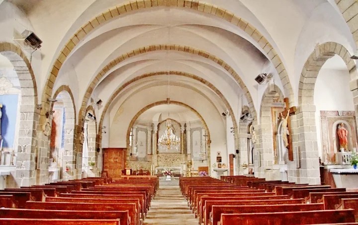 lechochretien's tweet photo. 🚨⛪ 𝗔𝗟𝗘𝗥𝗧𝗘 𝗜𝗡𝗙𝗢 — Après le cambriolage de l'église Saint-Georges dans le Tarn, deux autres églises ont également été VISITÉES : 

• Notre-Dame de l'Assomption à Anglès, à 15 km.

•Sainte-Madeleine-de-Lagrange à Fontrieu, à 18 km.

Le mode opératoire est identique : 

• Le ou les individus ont pénétré facilement dans la sacristie, souvent fermée par une petite porte aisément CROCHETABLE, pour s'emparer de calices, ostensoirs, patènes et ciboires.

La forte HAUSSE DU PRIX de l'argent pourrait expliquer ces actes. (La Dépêche)
