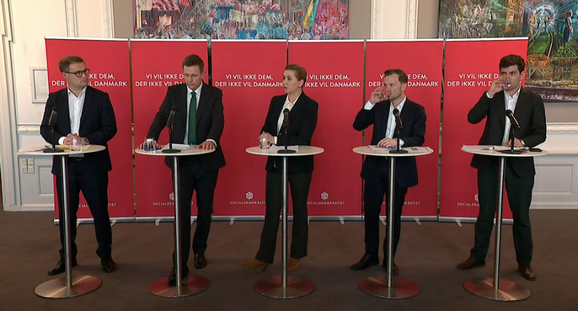 NSvejgaard's tweet photo. "Vi er samlet her i dag for at tage en sidste afsked med Socialdemokratiets valgkampsmaskine. Elsket af få og savnet af endnu færre." https://t.co/ITJcoJ70Ut