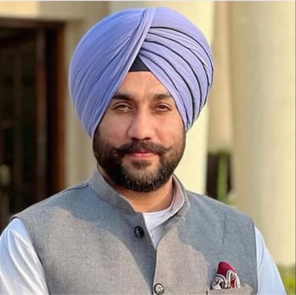 GopalmaliUTL's tweet photo. किसानों के हितैषी #सादुलशहर विधायक श्री@GurveerBrar जी आपको जन्मदिन दिवस पर बहुत बहुत बधाई एवं स्वस्थ जीवन उज्वल भविष्य कि हार्दिक शुभकामनाएं https://t.co/atuQkDzUAt