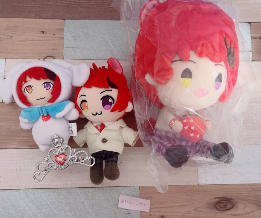 5Love_1998's tweet photo. すとぷりグッズ買取

譲:画像のもの

求:PayPay＞＞＞＞＞＞メルカリ

送料込希望額の提示をお願い致します💫

ティアラ箱あり 何度か使用してます。

#すとぷりグッズ買取 
#莉犬くんグッズ買取 https://t.co/Wn7vymFo99