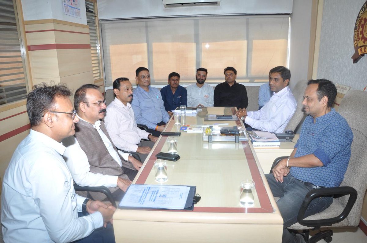 ConcorW's tweet photo. 🤝 Productive engagement in Rajkot ! 🤝

Sh. Ravi Prakash Chaturvedi, Executive Director & Area Head (West), along with Sh. Abhilash V, CGM Ahmedabad Cluster and team from Container Corporation of India Ltd., interacted with industrialists and members of the Rajkot Chamber of Commerce & Industry.

Key discussions focused on strengthening rail-based logistics, including the GatiShakti rail terminal at Morbi, LCL cargo consolidation, and cost-effective rail solutions for EXIM cargo. Opportunities for domestic cargo movement from Morbi/Rajkot via rail were also explored. 🚆📦

Industry members highlighted the need for an ICD at Rajkot and agreed to initiate a trial rail-road cargo movement from CONCOR’s Morbi terminal, subject to a viable cost framework.

CONCOR reaffirmed its commitment to working closely with trade & industry to enhance logistics connectivity and efficiency in the region. 🇮🇳

Think Logistics, Think CONCOR

#CONCOR #Logistics #RailTransport #GatiShakti #TradeFacilitation @TheSanjaySwarup @concor_india @ChambersRajkot @GCCIAhmedabad @ficci_india