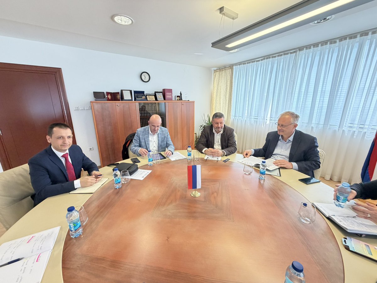 📍 Министар проф. др Драга Мастиловић разговарао је данас са представницима Уније послодаваца Републике Српске, на челу са предсједником Зораном Шкребићем, о значају јачања сарадње између академске заједнице и привреде.