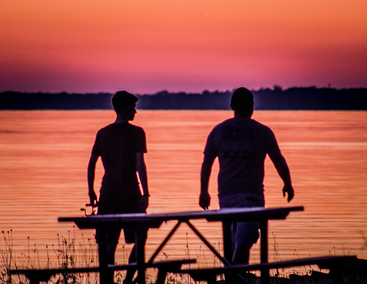 Happyrising_guy's tweet image. Sunrise Orange Reflection

Let’s see yours 📸 

#silhouette at #Daybreak