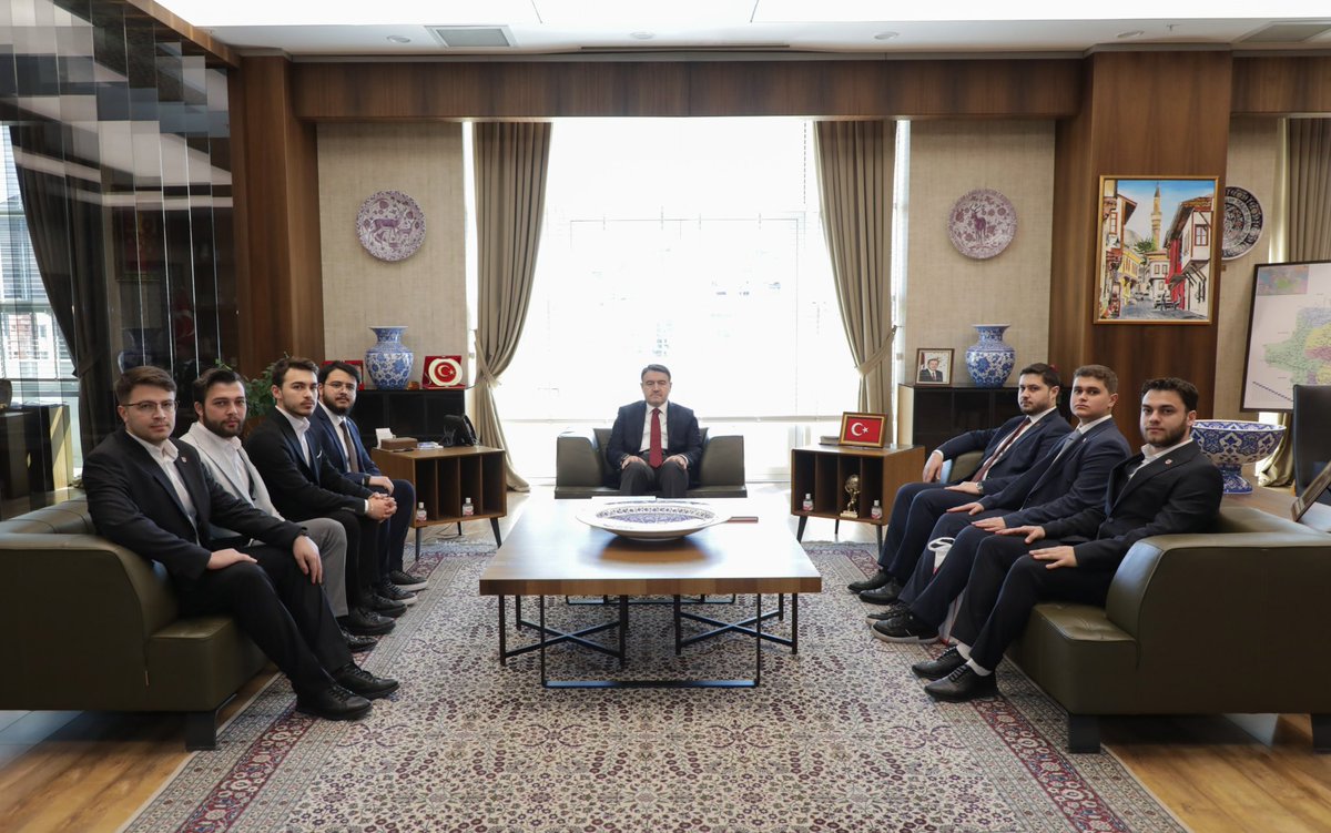 Valimiz Sayın Musa Işın, Milli Türk Talebe Birliği Genel Başkanı Sayın Tahsin Başarı, İstanbul İl Başkanı Sayın Harun Yahya Metin, Kütahya İl Başkanı Sayın Burhan Algın ve beraberindeki yönetim kurulu üyelerini Valilik makamında kabul etti.
